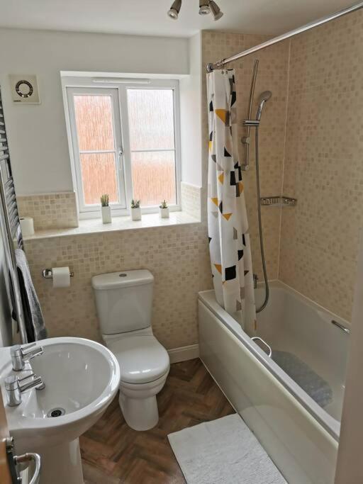 Modern Roomy 3 Bedroom Home Pershore Esterno foto